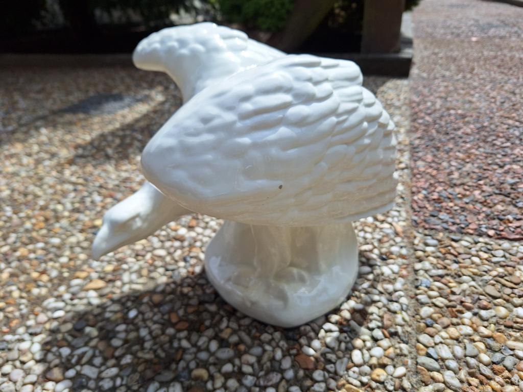 Vintage Porseleinen Beeld van een vogel. Made in Slovakia, Antiek en Kunst, Ophalen of Verzenden