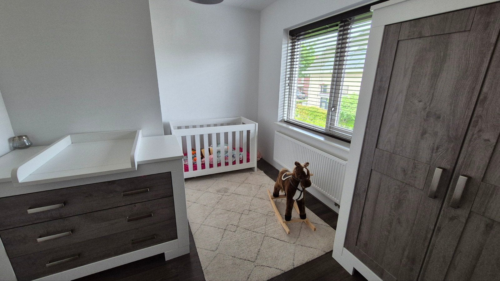 Massief grenenhout babykamer meubels - Zo goed als nieuw, Kinderen en Baby's, Kinderkamer | Complete kinderkamers, Ophalen, Zo goed als nieuw