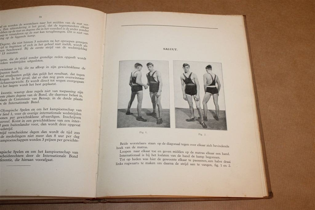 Worstelboek — Grepen voor Grieks-Romeins Worstelen 1933, Ophalen of Verzenden, Gelezen, Watersport en Hengelsport