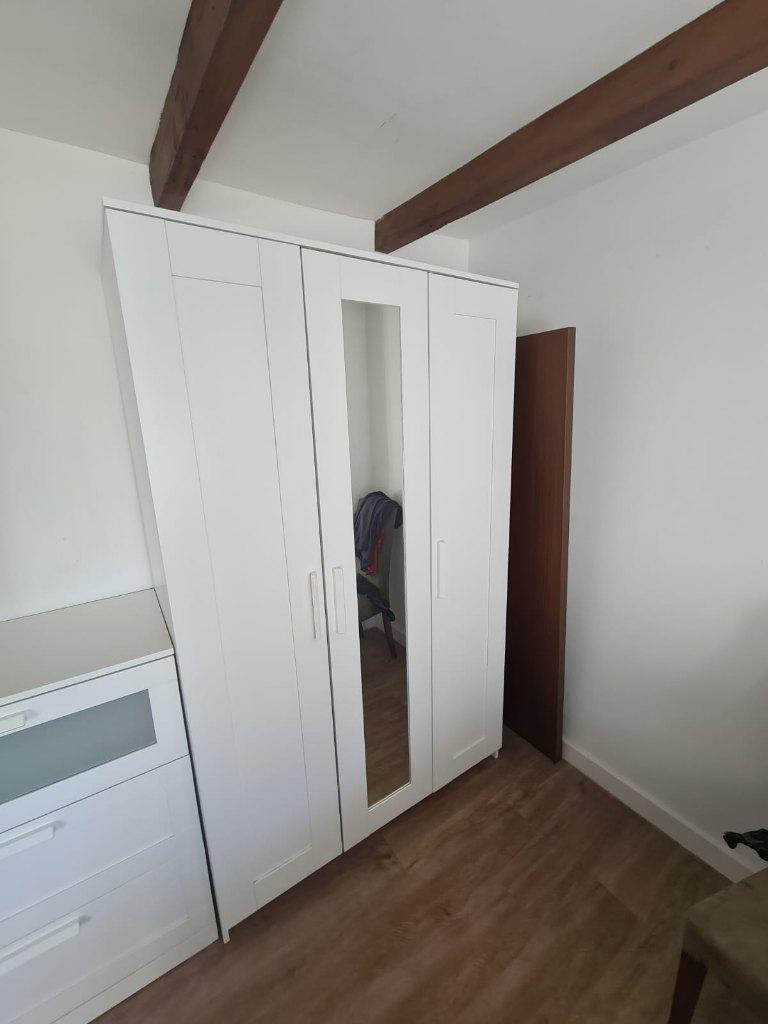 Witte kledingkast met spiegel Brimnes, Huis en Inrichting, Kasten | Kledingkasten, Ophalen, Met deur(en), 100 tot 150 cm, Zo goed als nieuw