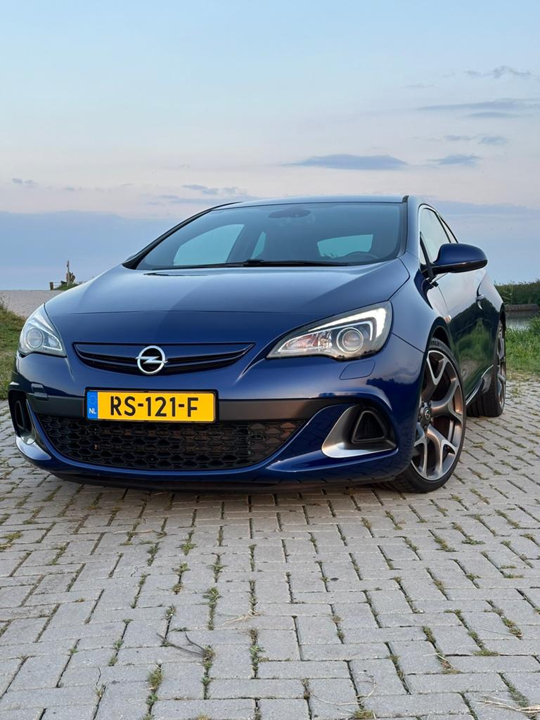 Opel Astra GTC 2.0 Turbo OPC 280 PK 2012 | Blue Buzz, Auto's, Opel, Voorwielaandrijving, Zwart, 4 cilinders, Blauw