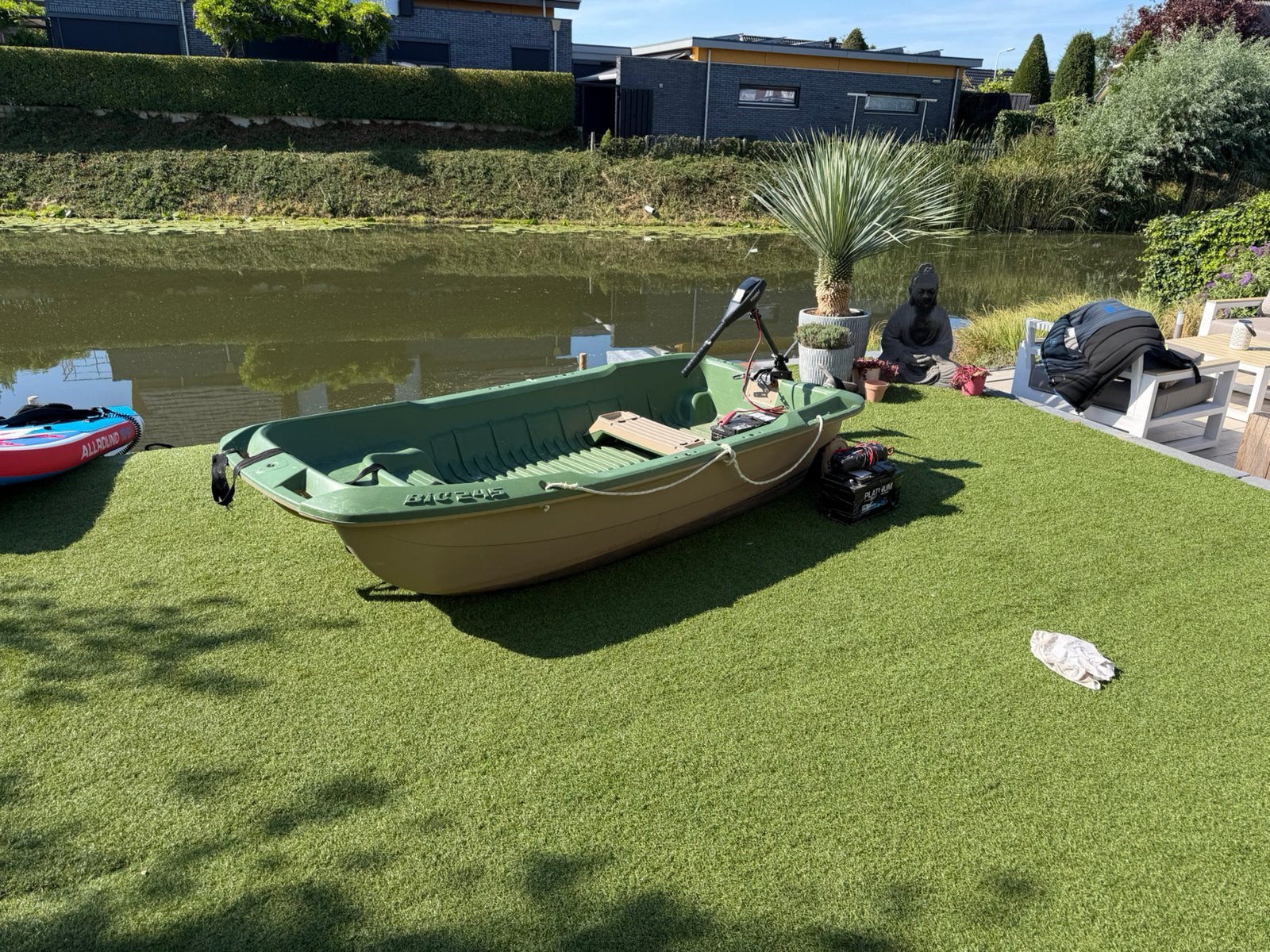 Roeibootje met accu motor, Ophalen, Zo goed als nieuw