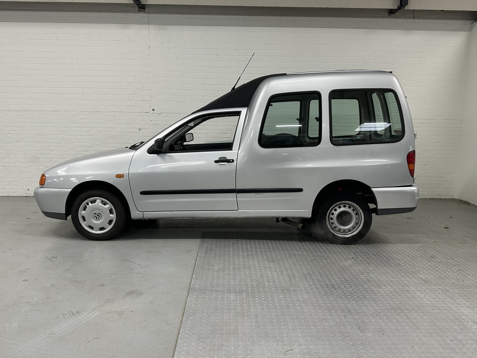 Volkswagen Caddy 1.6 INVALIDE VERVOER / AIRCO (bj 2001), Auto's, Voorwielaandrijving, Stof, Origineel Nederlands, Bedrijf