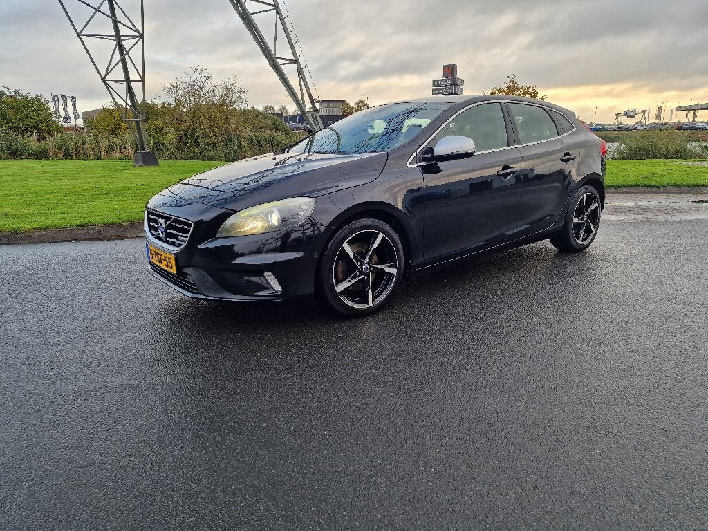 Volvo V40 1.6 D2 R-design Automaat Powershift 2014 Zwart, Auto's, Euro 5, Zwart, Zwart, Particulier