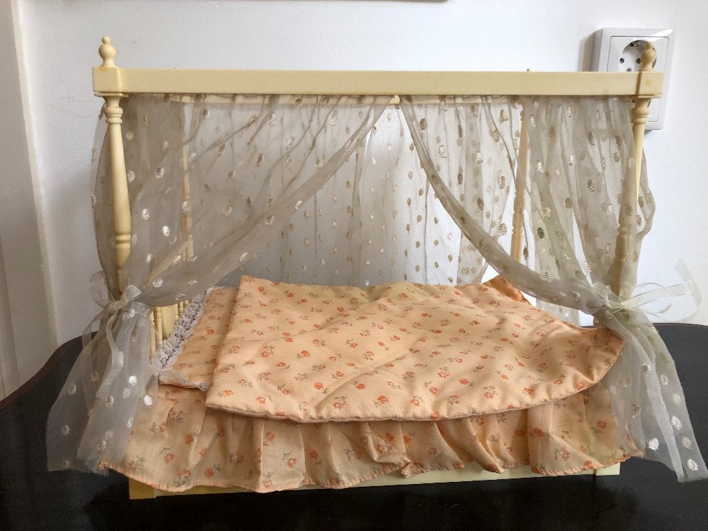 Sindy (Pedigree) #44514 four poster bed / hemelbed Fleur, Ophalen of Verzenden, Gebruikt, Accessoires