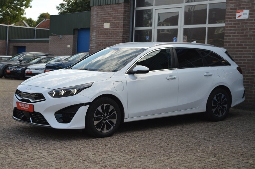 Kia Ceed Sportswagon 1.6 GDI PHEV | CAMERA - 1e EIG, Auto's, Kia, Automaat, Gebruikt, Leder en Stof, Wit