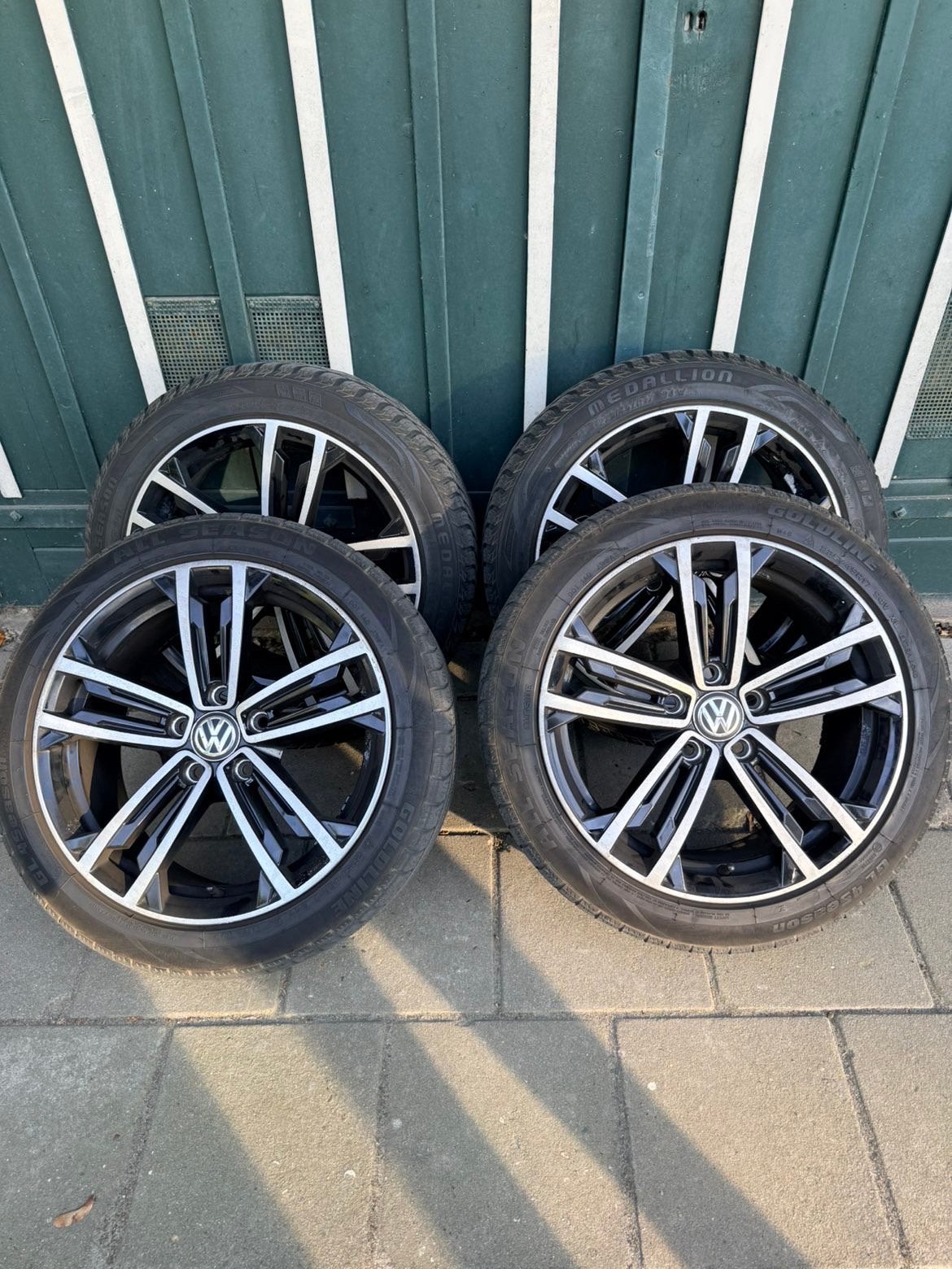 Origineel Volkswagen Golf 7 8 Cadyy Velgen 225 45 17 5x112, Auto-onderdelen, Banden en Velgen, Total car expert, Banden en Velgen