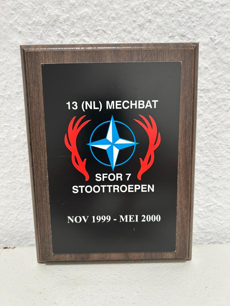 Wapenschild 13 NL Mechbat. Sfor 7, Verzamelen, Militaria | Algemeen, Ophalen of Verzenden, Landmacht, Nederland, Embleem of Badge