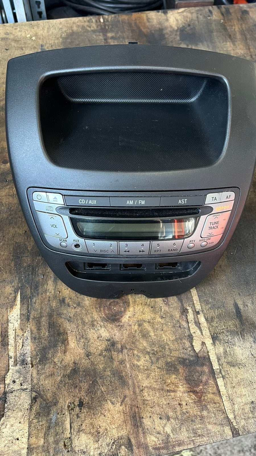 Toyota Aygo Peugeot 107 Citroën C1 Radio CD AUX + 2005-2014, Ophalen of Verzenden, Zo goed als nieuw