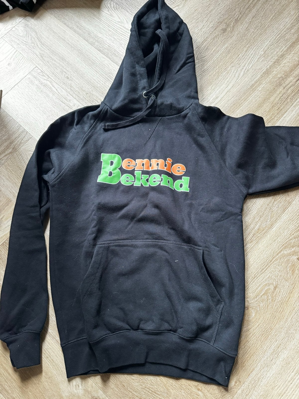 Hoodie Bennie Bekend - Carnavalshit "Als Swat bende gij verk, Ophalen of Verzenden, Gedragen