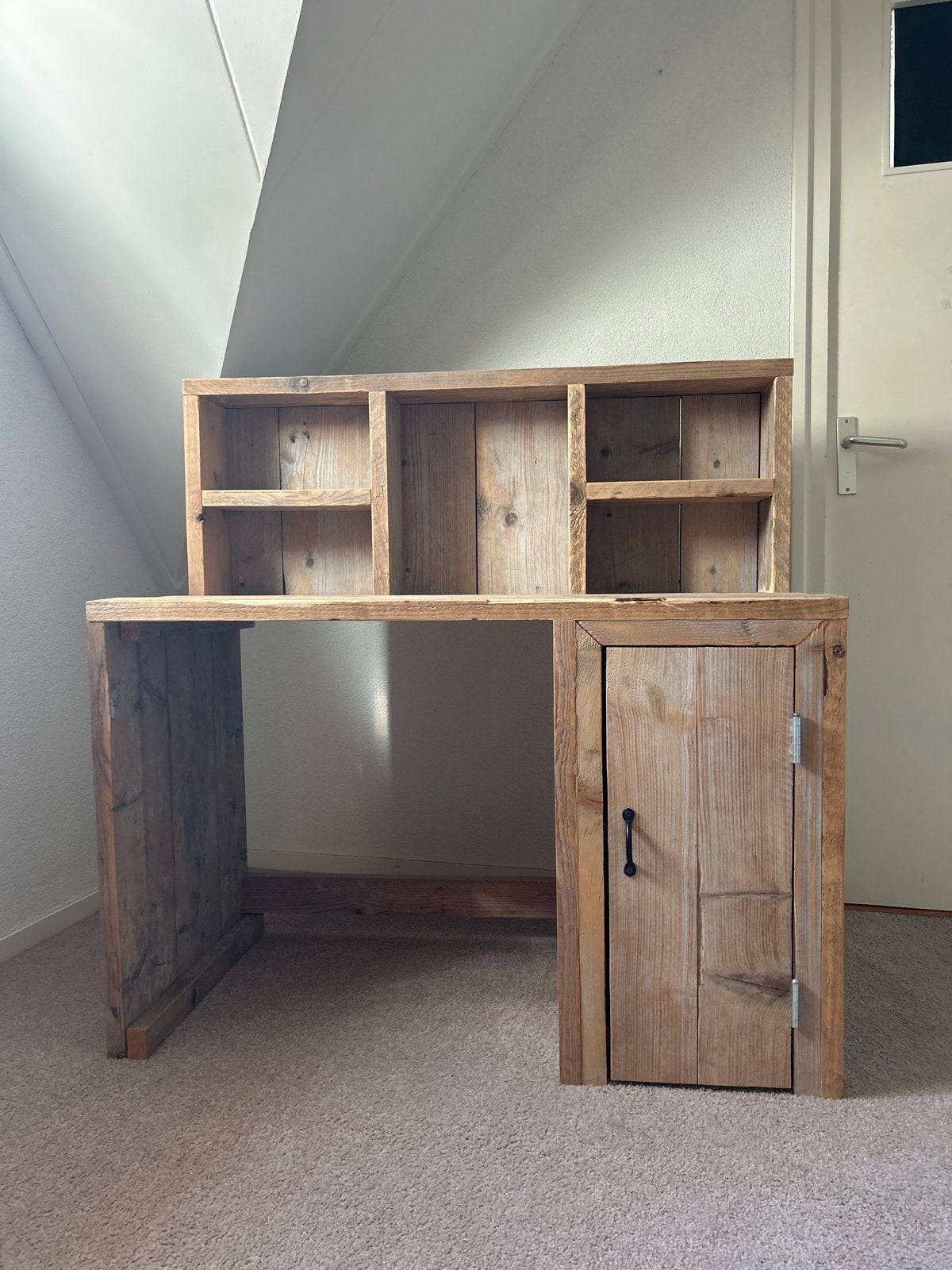 Robuust houten bureau met opbergruimte, Huis en Inrichting, Gebruikt, Hout, Bruin, Ophalen of Verzenden