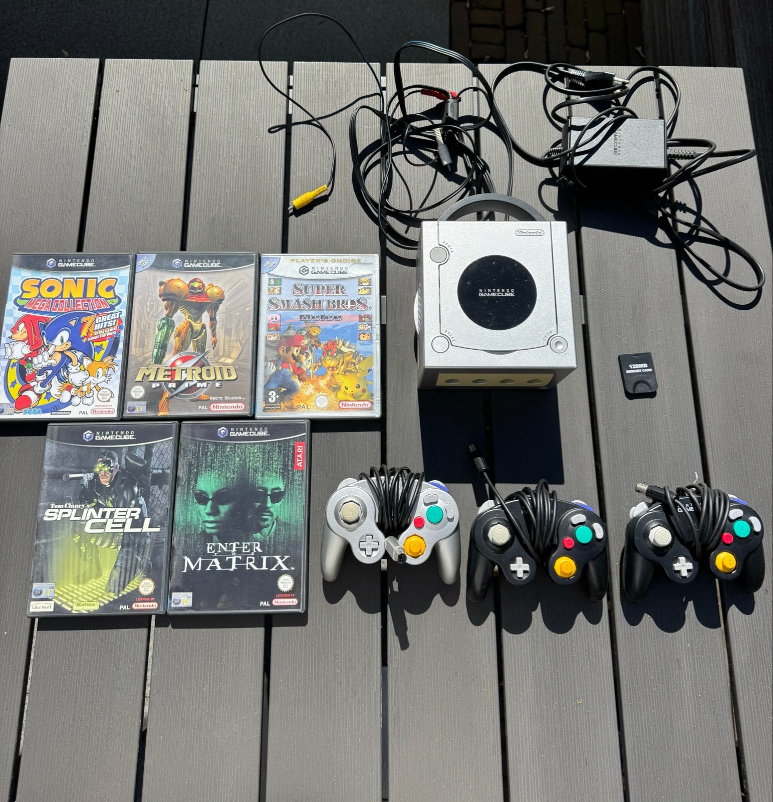 Zilveren GameCube met controllers, memory card en games, Spelcomputers en Games, Spelcomputers | Nintendo GameCube, Gebruikt, Zilver