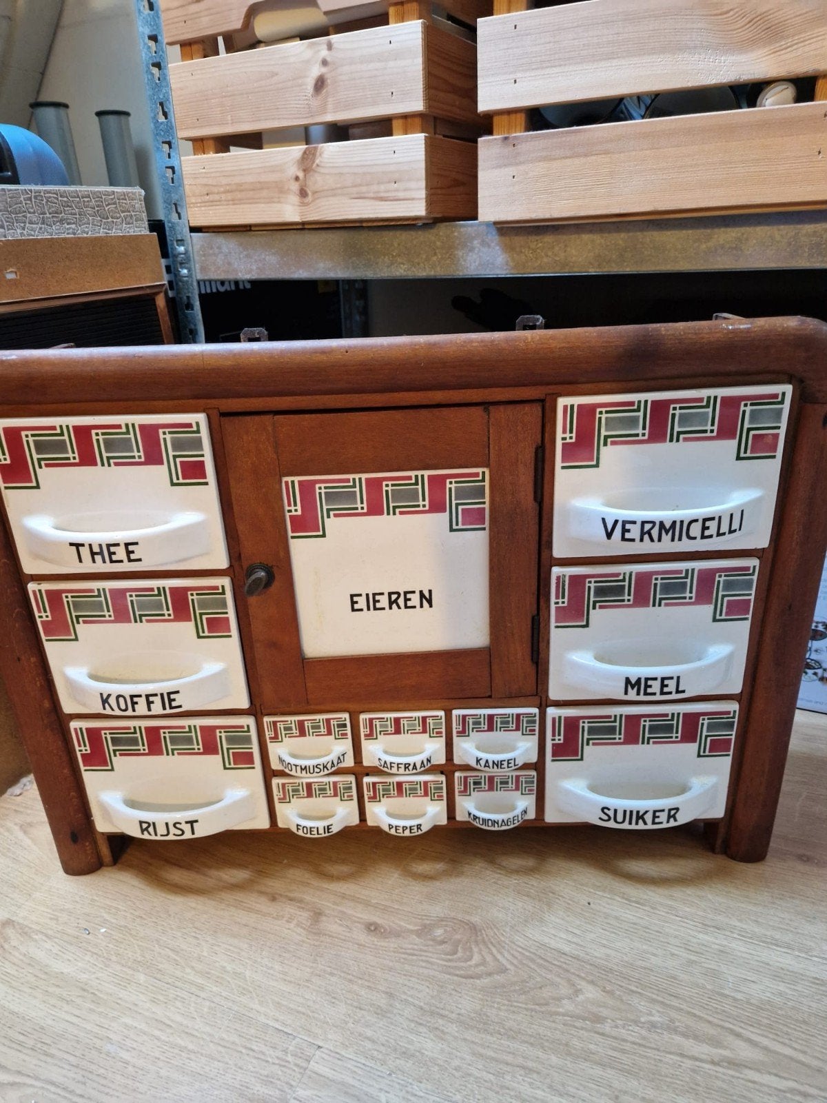 kruidenkastje, Ophalen