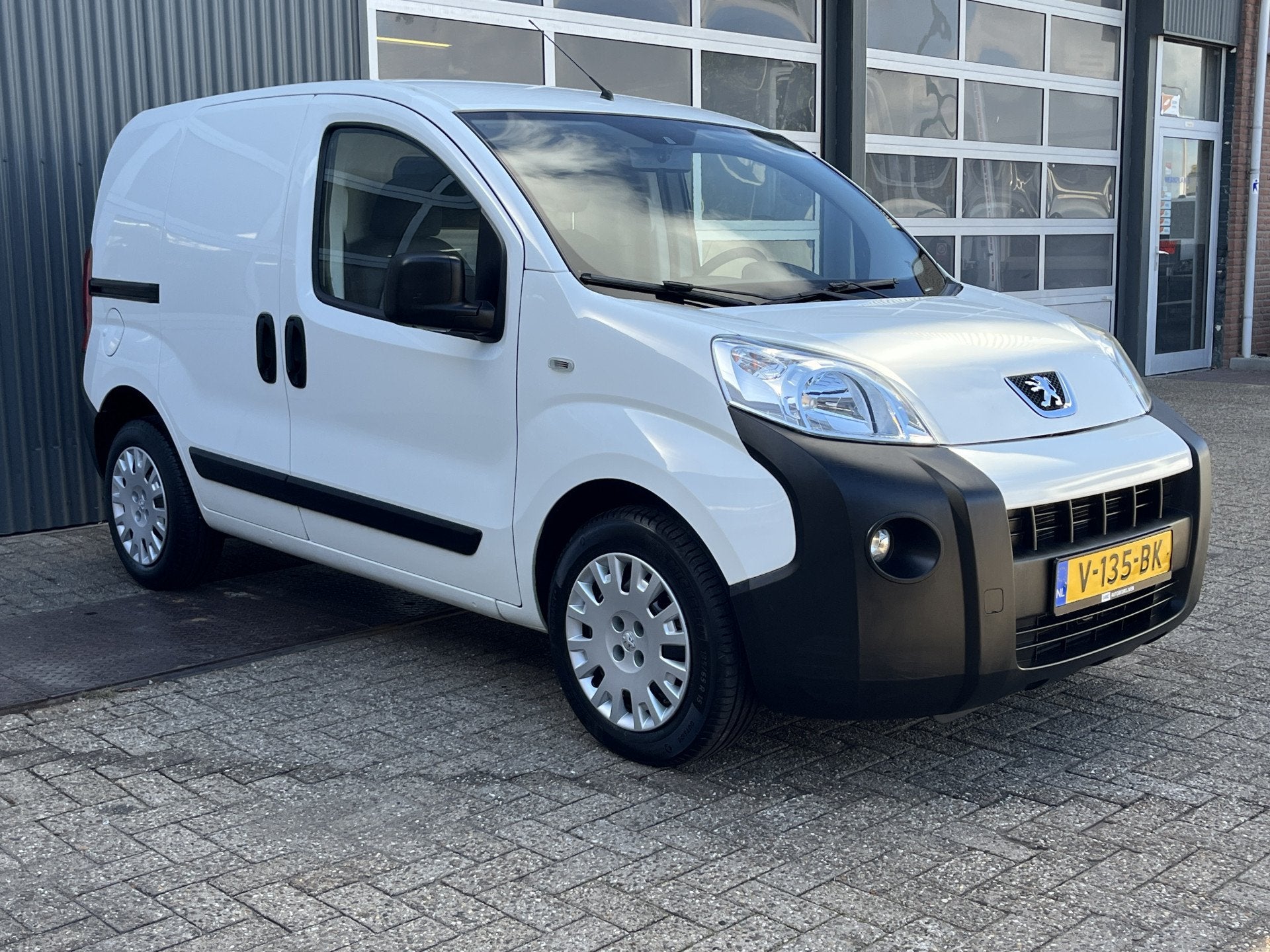 Peugeot Bipper 1.3 BlueHDi XT Profit + 35.000km NAP Automaat, Auto's, Stof, Gebruikt, 4 cilinders, Wit