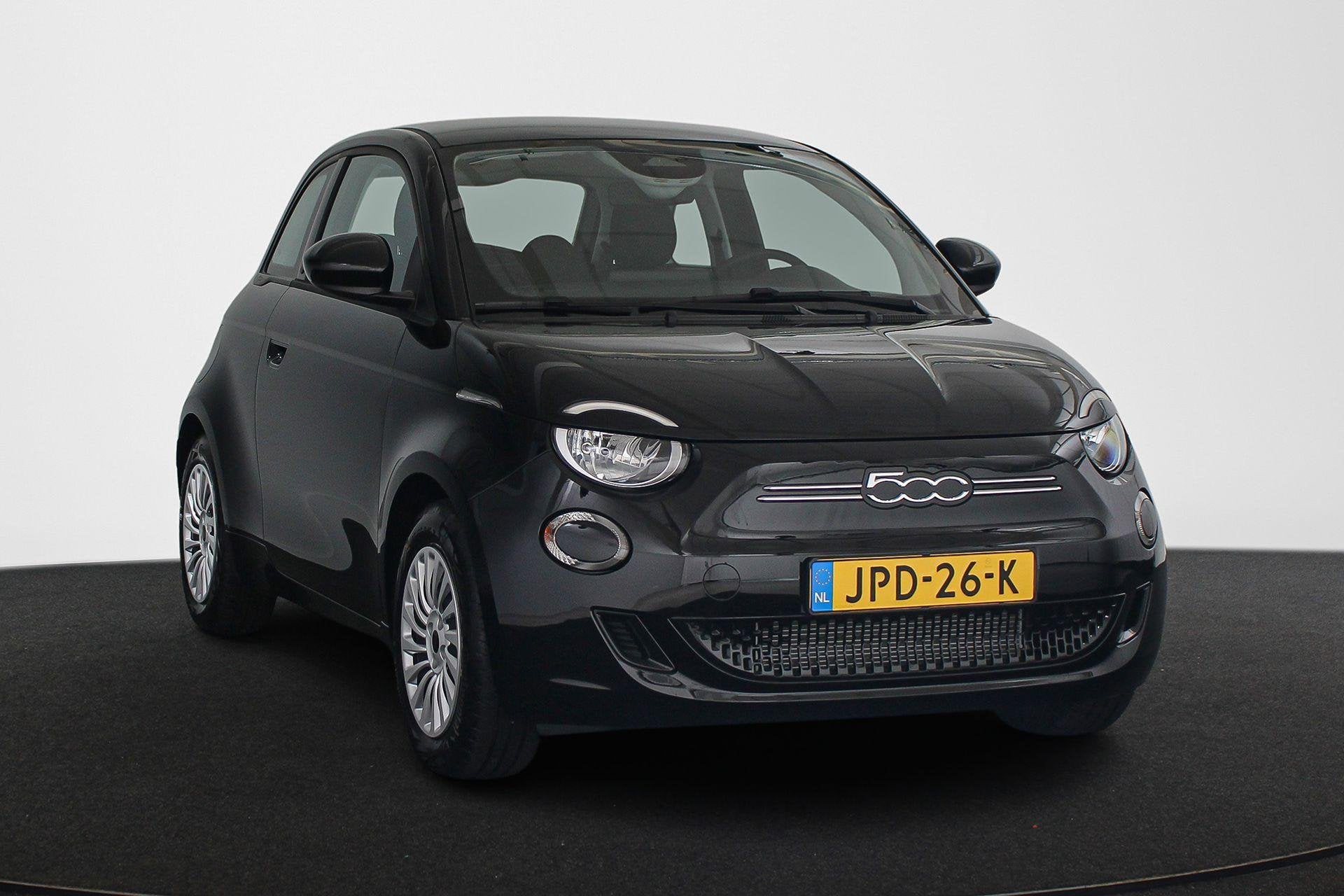 Fiat 500 RED 42 kWh / Carplay / Airco / 2+6 Jaar Garantie., Auto's, Fiat, 12 maanden, Stof, 4 stoelen, Zwart