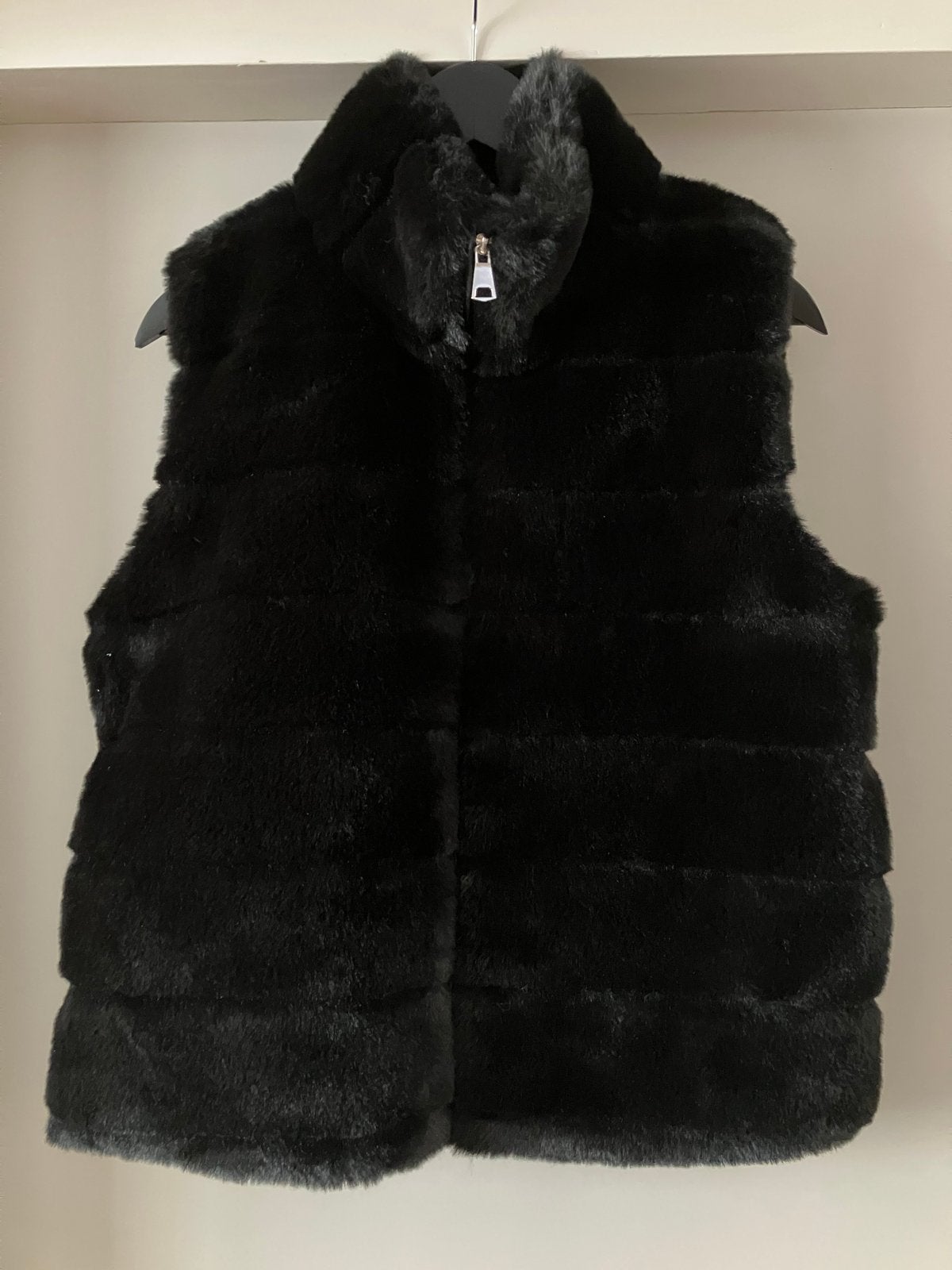 Zwart/ faux fur gilet van Catch me/M, Ophalen of Verzenden, Zo goed als nieuw, Maat 38/40 (M), Zwart