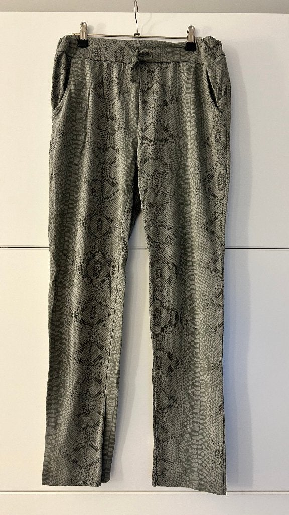 Grijze broek met slangenprint, Kleding | Dames, Broeken en Pantalons, Maat 38/40 (M), Ophalen of Verzenden, Zo goed als nieuw