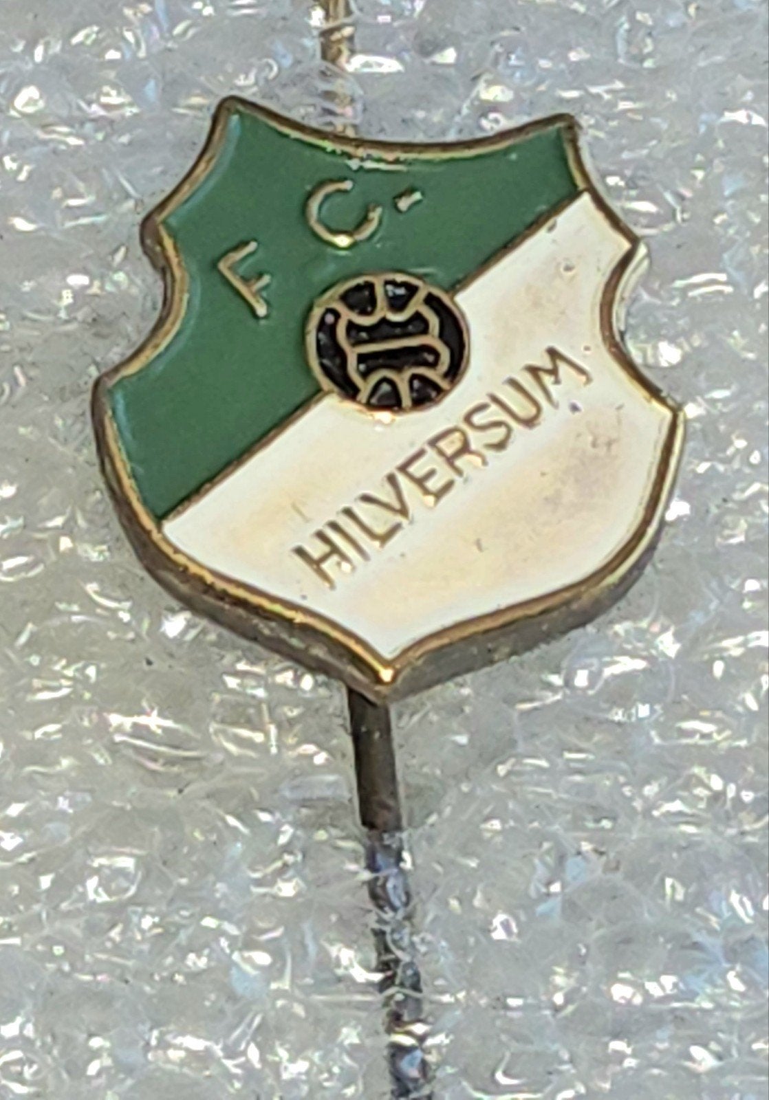 Vintage FC Hilversum Speldje - Voetbalclub, Ophalen of Verzenden, Gebruikt, Overige onderwerpen, Speldje of Pin
