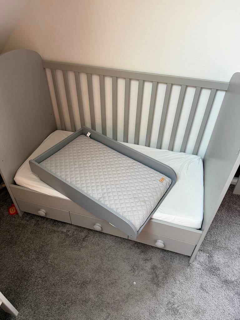 Ikea gonatt ledikant met lades en commode-opzetstuk, Kinderen en Baby's, Babywiegjes en Ledikanten, Ophalen of Verzenden, Zo goed als nieuw