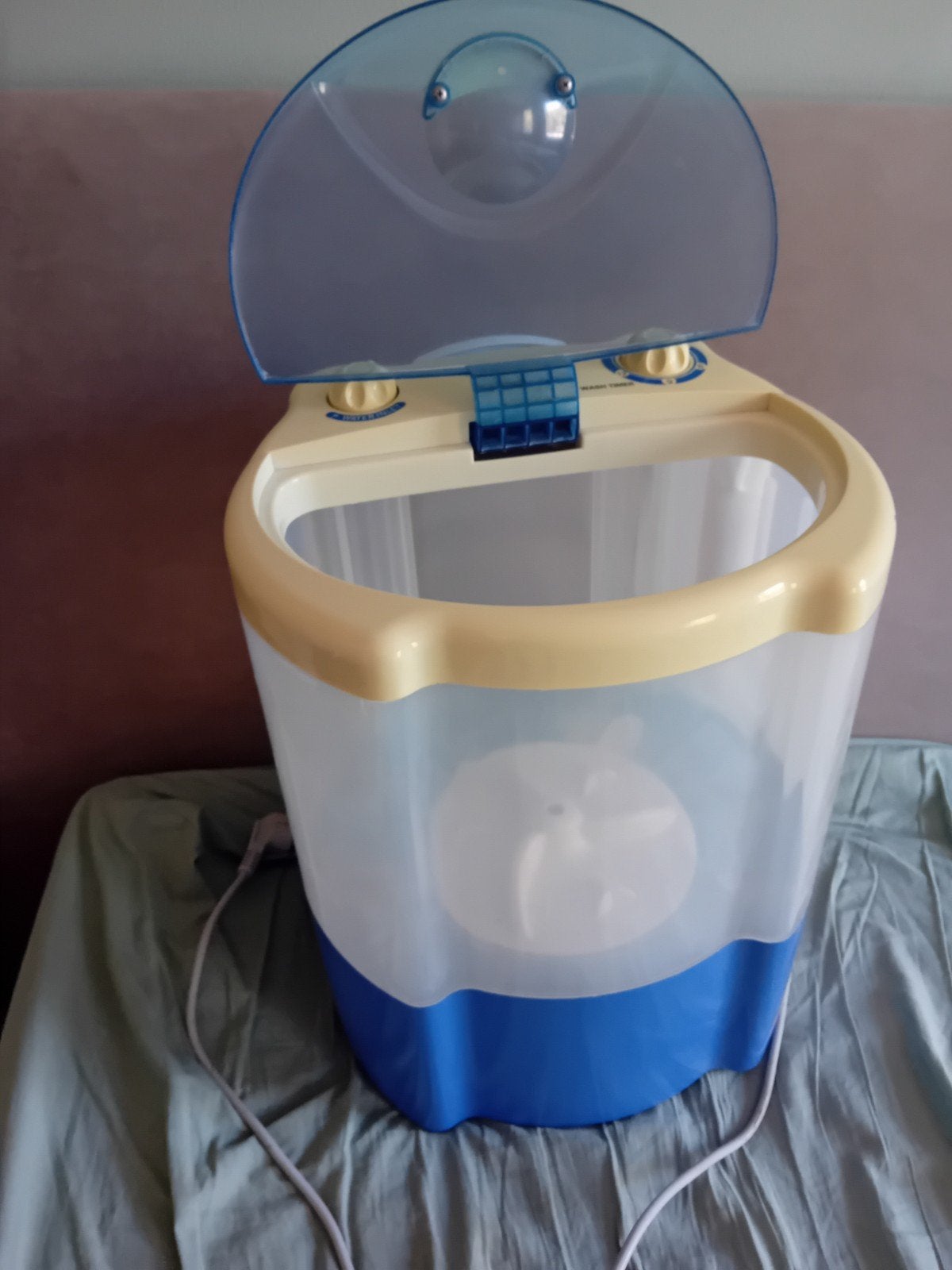 Compacte camping wasmachine - Sinbo SWM 6301 (1.8 kg), Minder dan 1200 toeren, Minder dan 85 cm, Minder dan 4 kg, Bovenlader