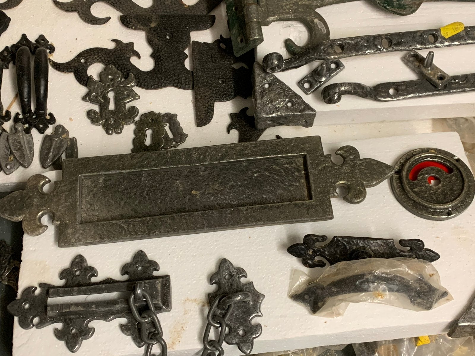 Diverse smeedijzeren artikelen, nieuw, ruim 100 stuks, Doe-het-zelf en Verbouw, Hang- en Sluitwerk, Ophalen of Verzenden, Nieuw