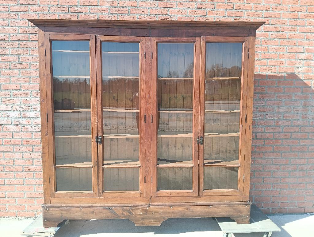 Antieke vitrinekast uit Frankrijk/museumkast, Ophalen of Verzenden