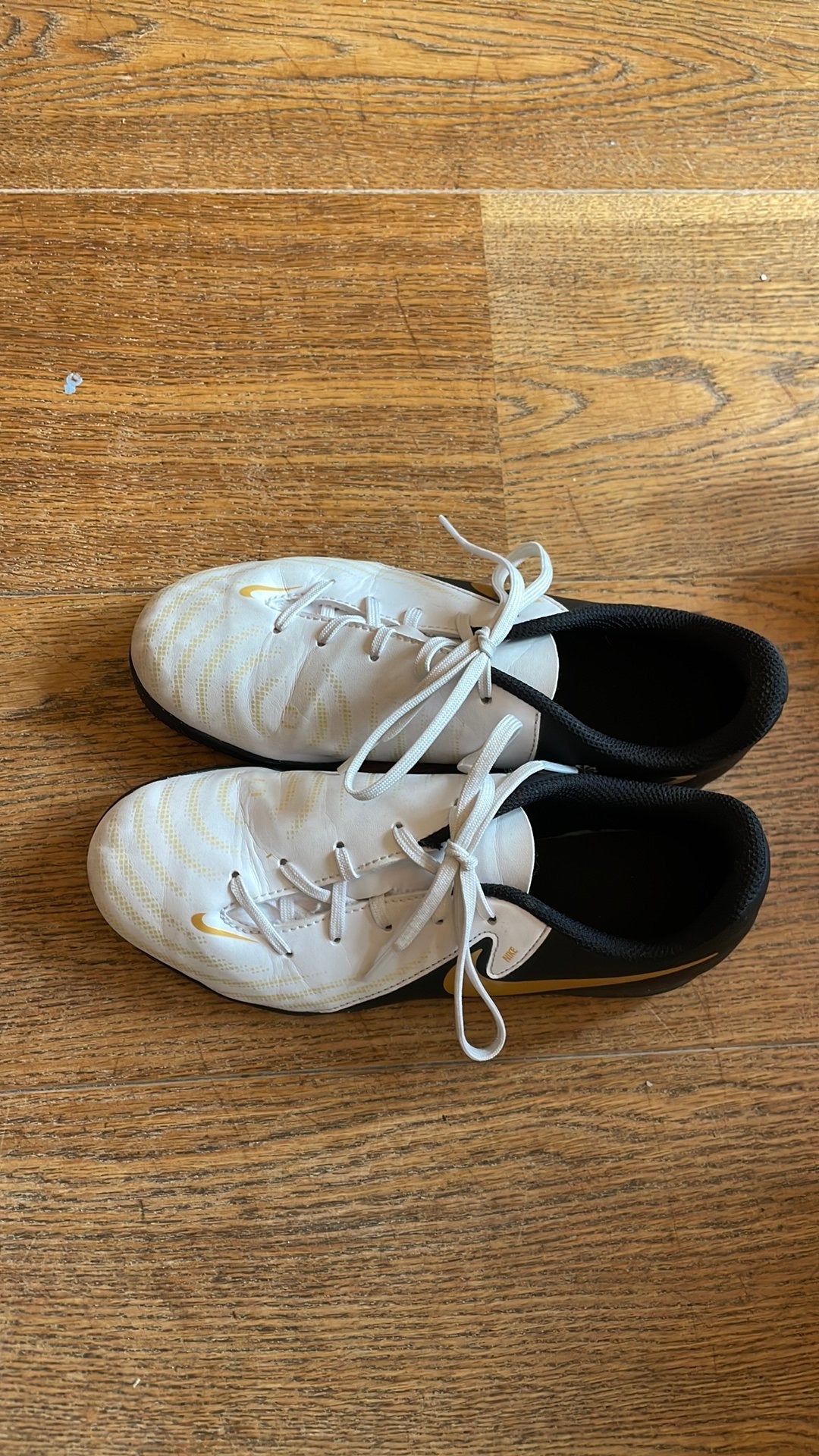 Gymschoenen binnen mt 35,5, Ophalen, Zo goed als nieuw, Jongen of Meisje, Sportschoenen