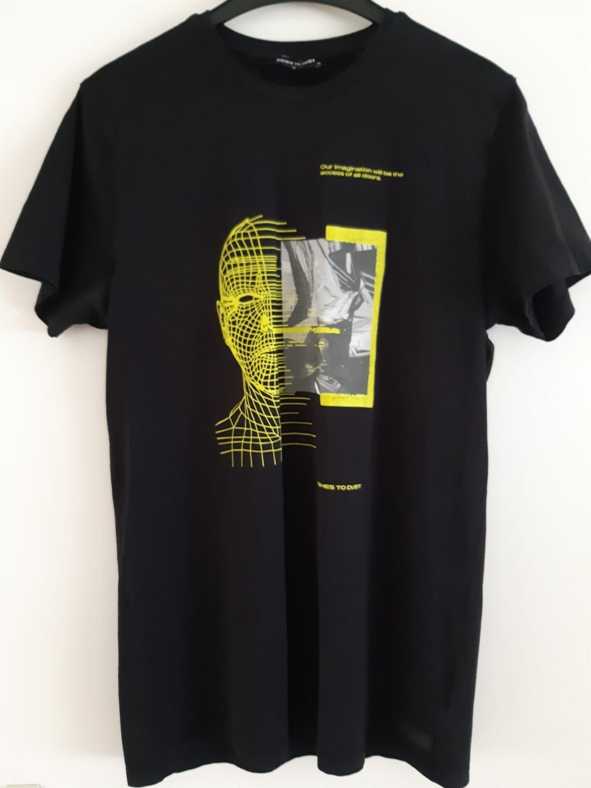 T-shirt van Ashes to Dust, Zwart, Ashes to dust, Zo goed als nieuw, Verzenden