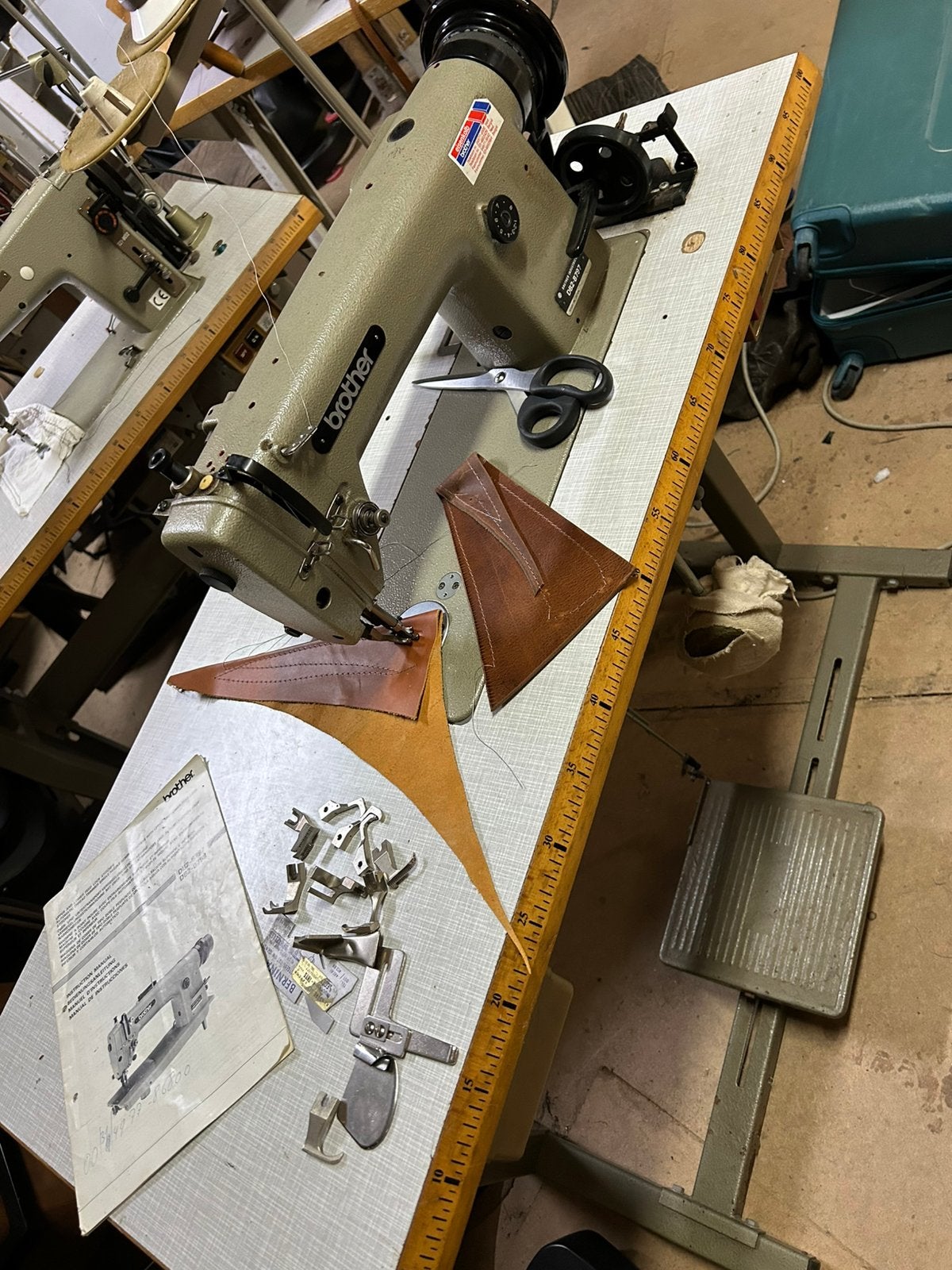 Brother DB2-B797 drievoudig leer naaimachine 220 V, Ophalen of Verzenden, Gebruikt, Naaimachine, Brother