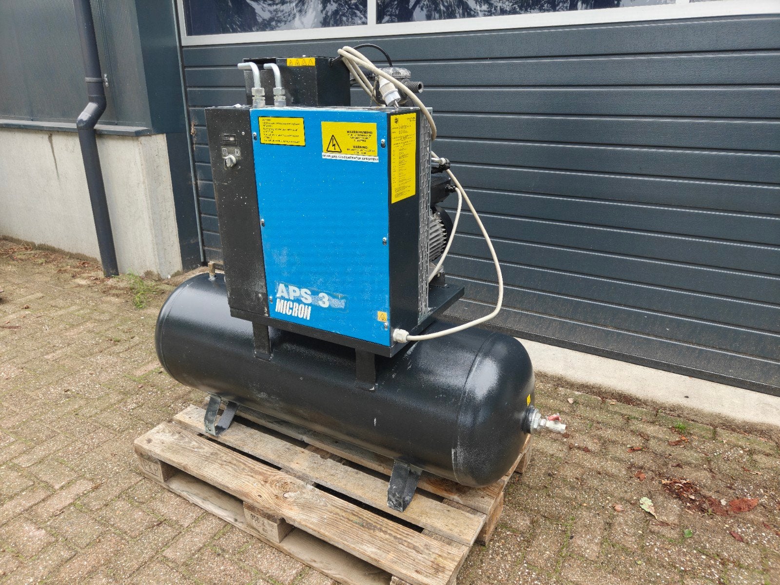 Airpress schroef compressor 230V, Doe-het-zelf en Verbouw, Ophalen, Gebruikt, 200 tot 400 liter/min, 6 tot 10 bar