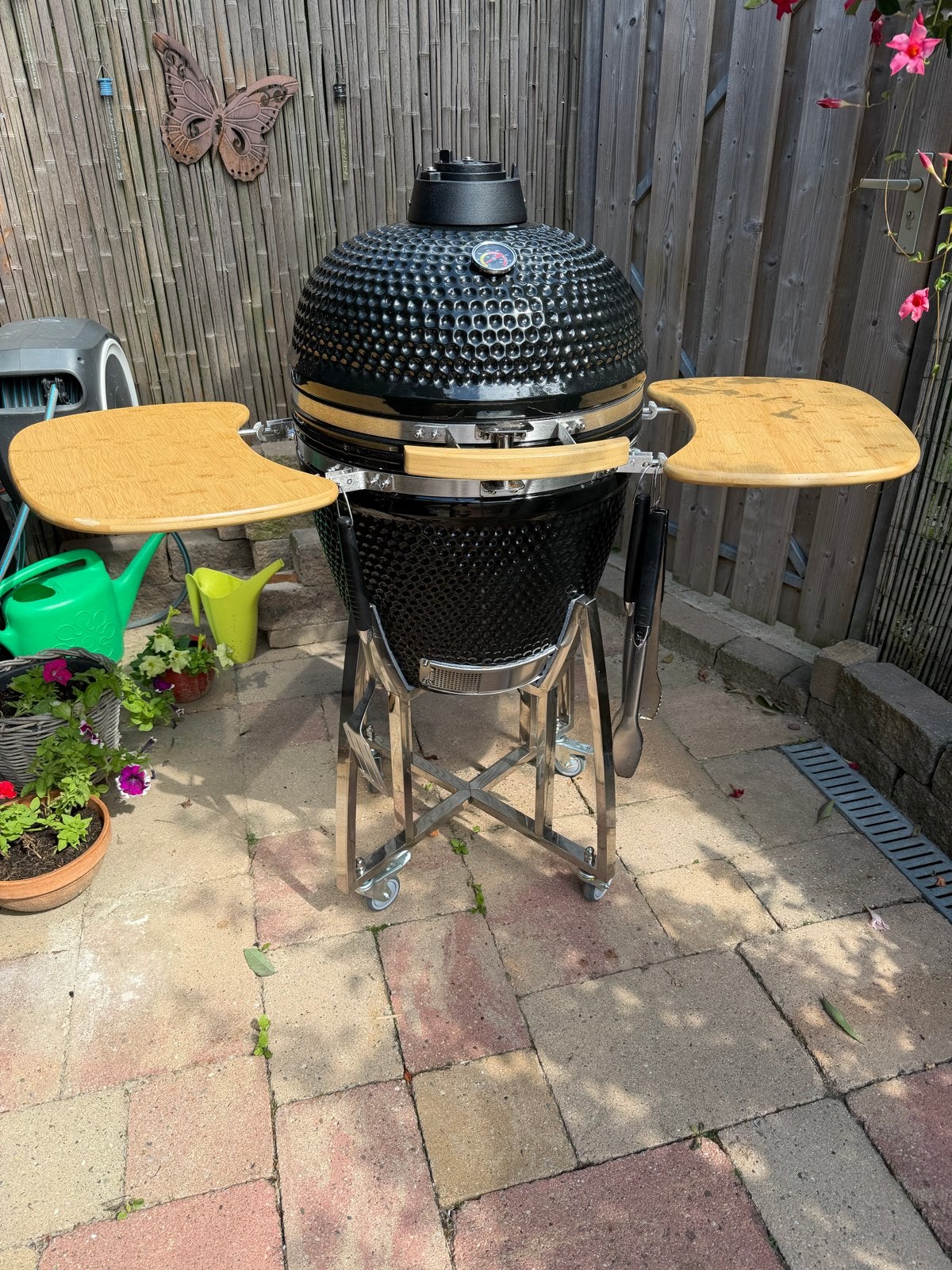 Kamado BBQ met zijtafels en onderstel op wielen, Ophalen, Zo goed als nieuw