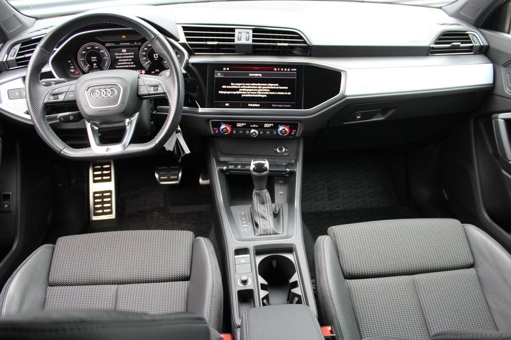 Audi Q3 Sportback 45 TFSI e 3x S-Line | Panoramadak| Black o, Auto's, Audi, Zwart, Leder en Stof, Nieuw, Hybride Elektrisch/Benzine