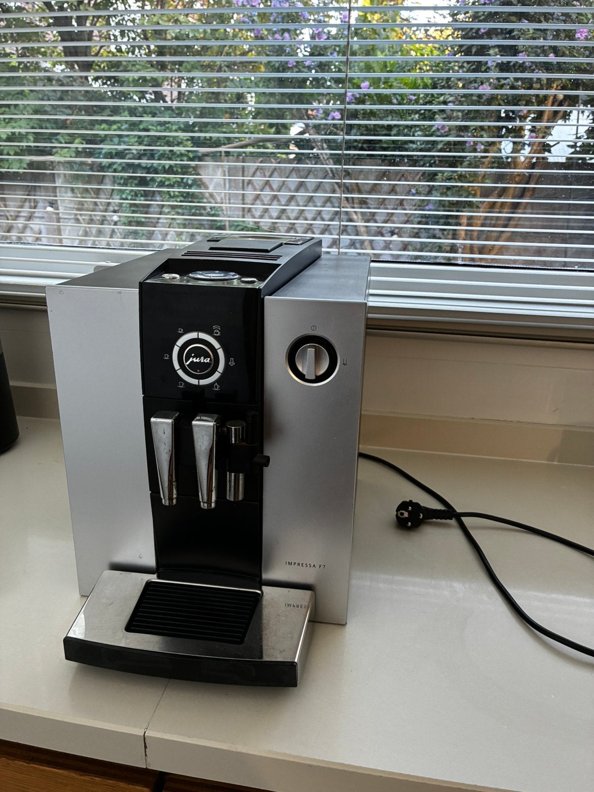 Aangeboden Jura Impressa F7, Witgoed en Apparatuur, Koffiezetapparaten, Ophalen, Gebruikt, Espresso apparaat, Koffiebonen