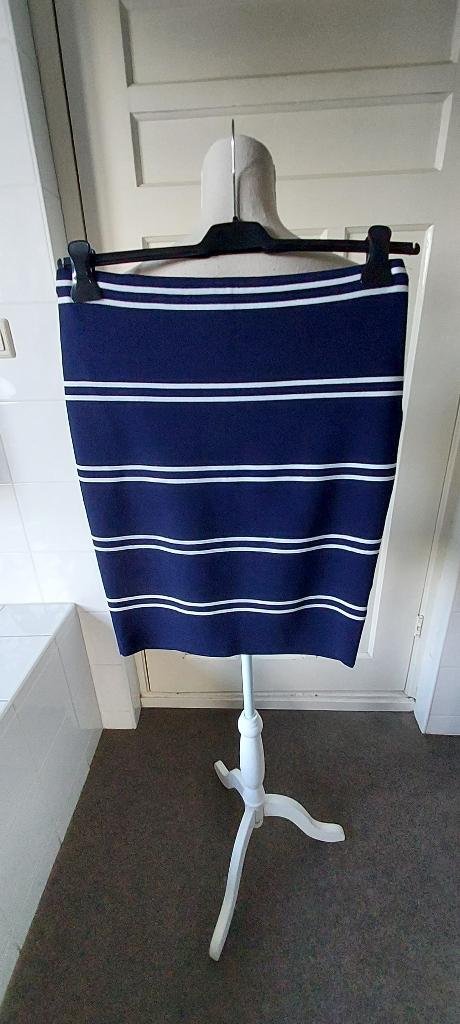 Prachtig d.blauw rokje van ESQUALO     maat L, Maat 42/44 (L), Esqualo, Zo goed als nieuw, Knielengte
