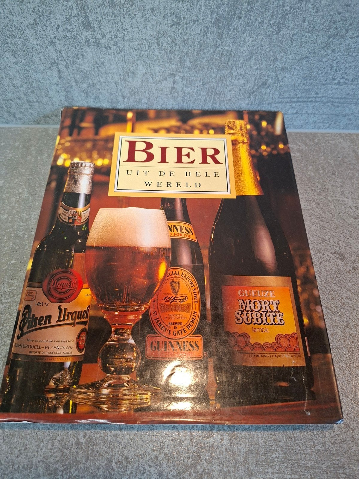 Bier uit de hele wereld - Boek over bieren, Ophalen of Verzenden, Gelezen, Onbekend, Wereld overig