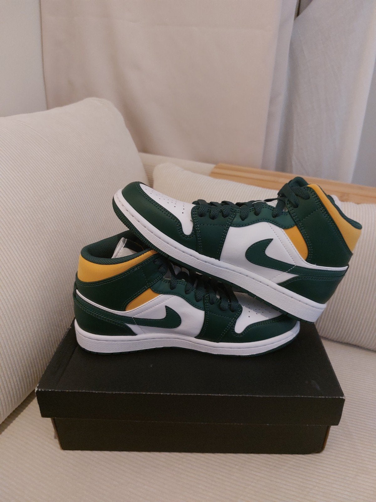 Nike Air Jordan 1 Mid - Groen/Geel/Wit - Maat 40.5, Ophalen, Overige kleuren, Nike, Nieuw
