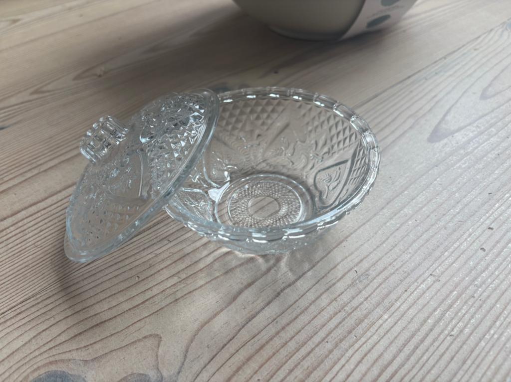 Glazen bakje met deksel, Ophalen