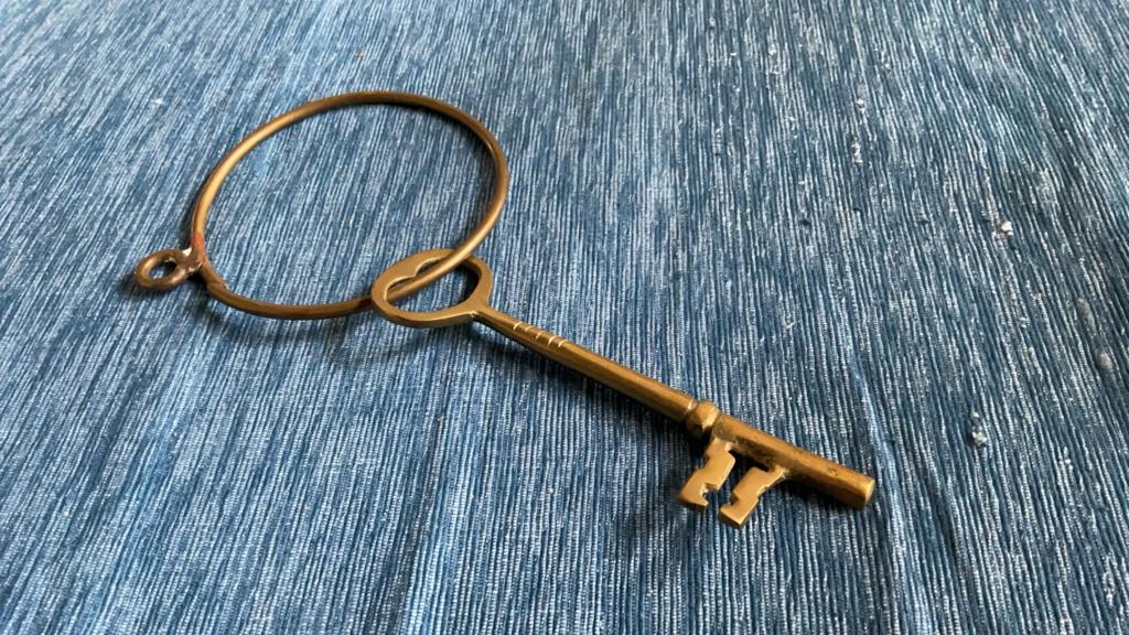 Koperen sleutel met ring antiek 26cm / 15,5 cm ophalen, Antiek en Kunst, Ophalen, Koper