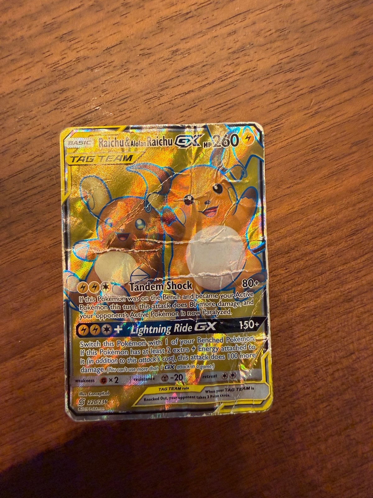 Raichu & Alolan Raichu GX 220/236 Beschadigd, Hobby en Vrije tijd, Verzamelkaartspellen | Pokémon, Ophalen of Verzenden, Gebruikt