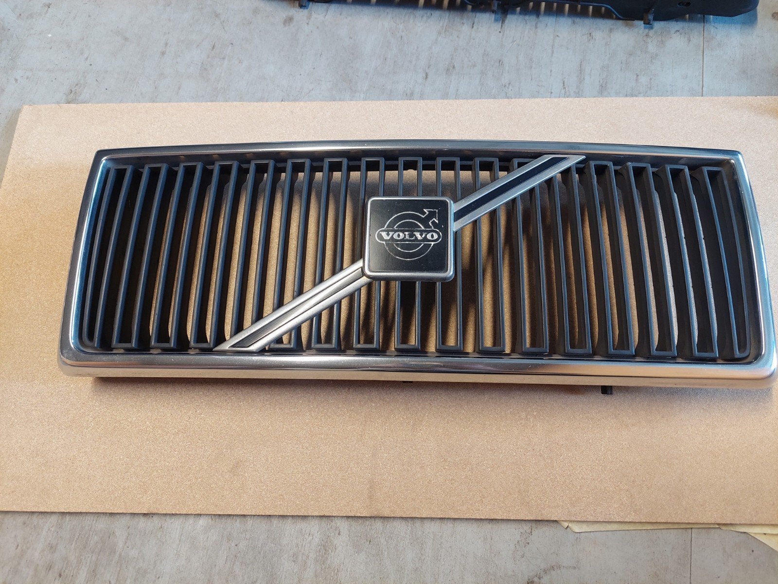 Volvo 240 grill IZGS, Auto-onderdelen, Gebruikt, Voor, Ophalen of Verzenden, Volvo