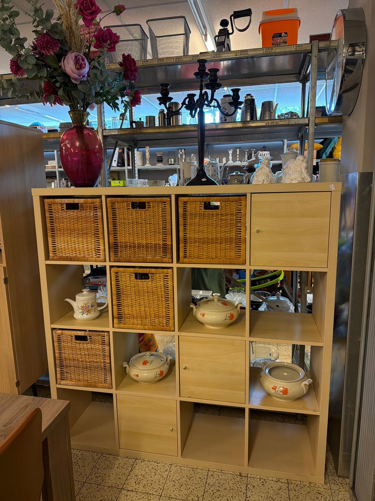 Kallax kast met manden en deurtjes - zo goed als nieuw, Huis en Inrichting, Kasten | Overige, Ophalen, ., Zo goed als nieuw, .