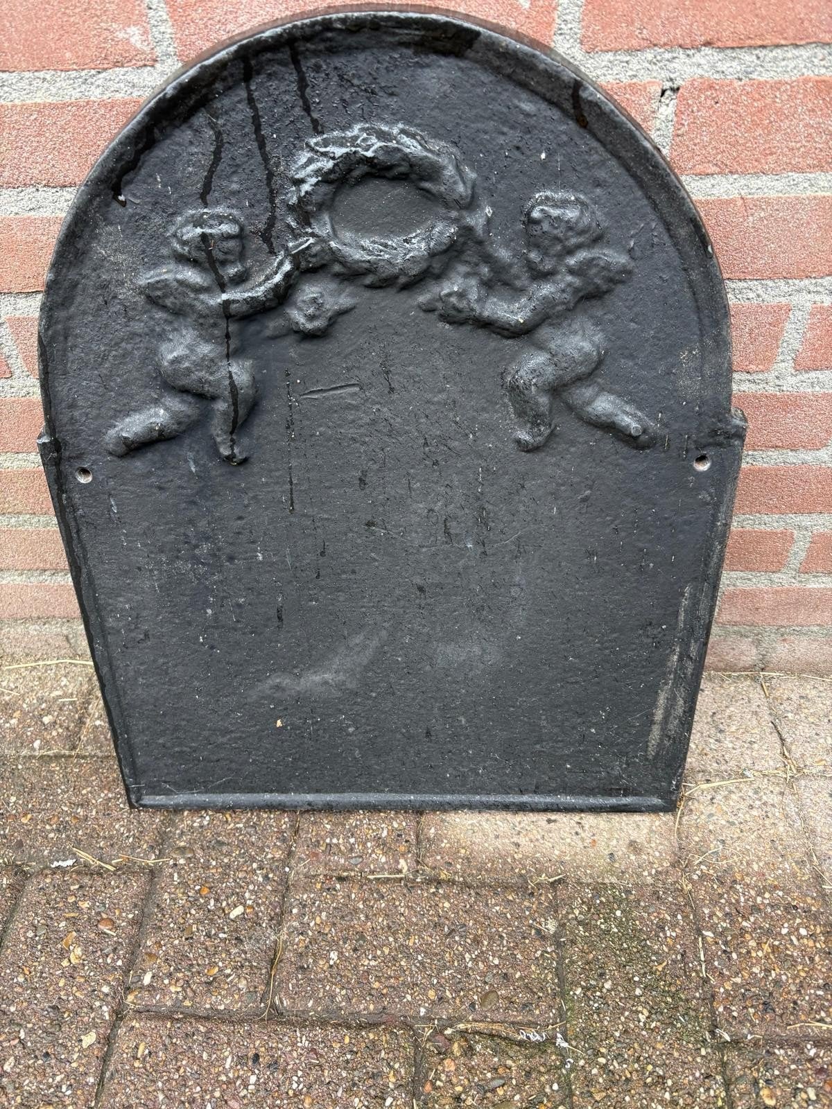 Zware Zwarte Gietijzeren Plaat met Engelenmotief, Antiek en Kunst, Ophalen