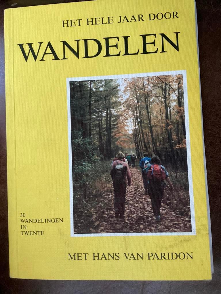 Wandelen in Twente - Het hele jaar door, Fiets- of Wandelgids, Europa, Ophalen of Verzenden, Gelezen