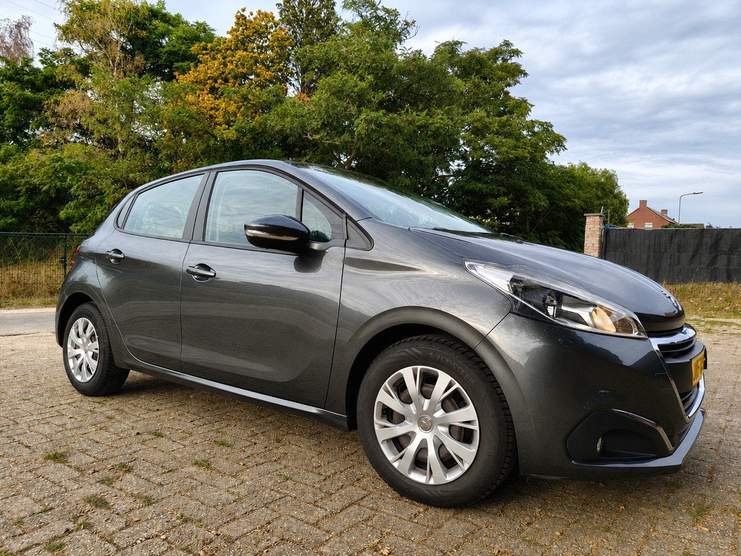 Mooie Peugeot 208 1.2 pure Tech Blue Lion, Airco nw banden!!, Auto's, Voorwielaandrijving, Stof, 31 €/maand, 1199 cc