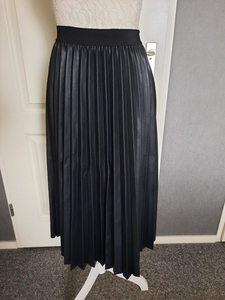 Rok inWear ( plissé ) Kleur : Zwart Maat : S  €150,-, Kleding | Dames, Rokken, Zwart, Nieuw, Ophalen of Verzenden, Maat 36 (S)