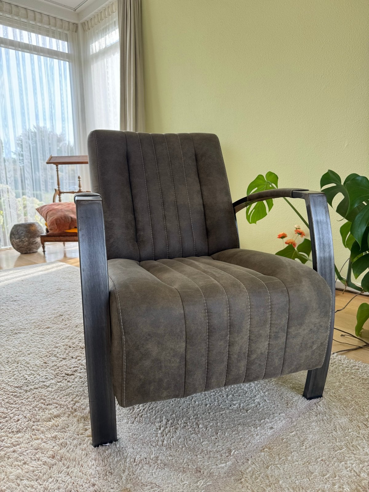 Comfortabele fauteuil met metalen frame en groen bekleding, Huis en Inrichting, Ophalen, 75 tot 100 cm, Zo goed als nieuw, Metaal