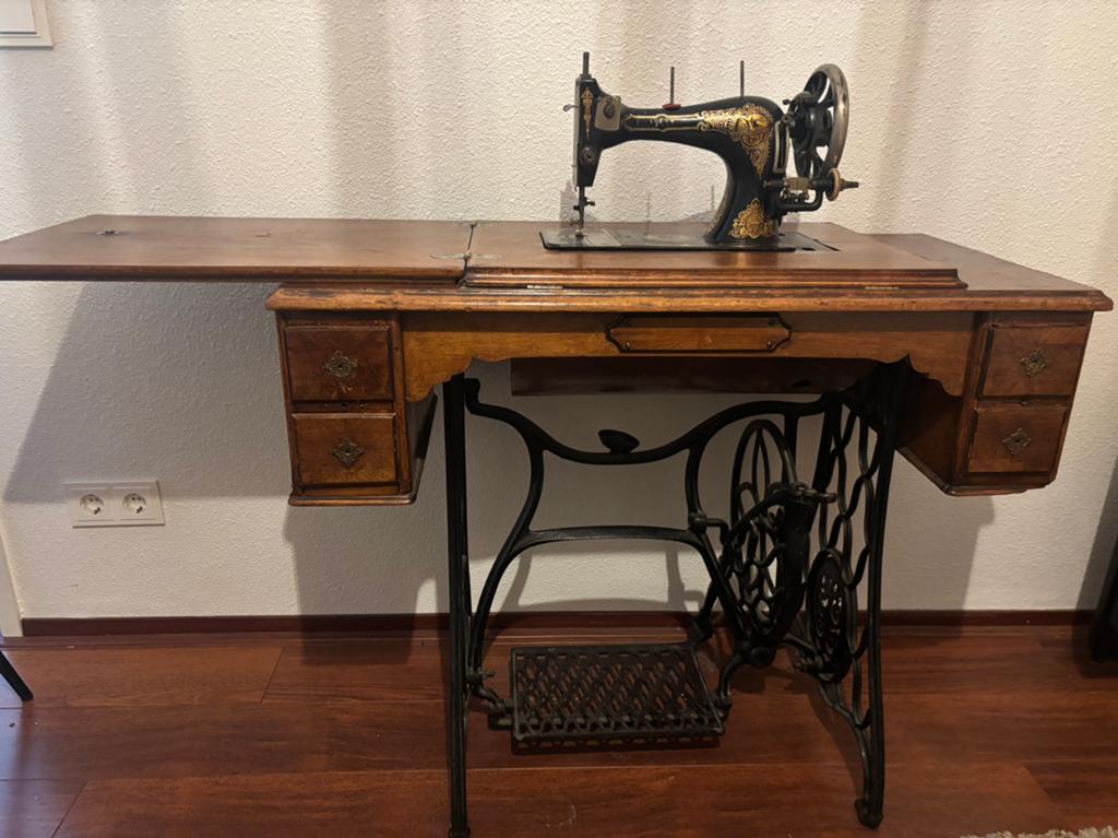 Antieke Naaimachine met Houten Tafel - Decoratief, Ophalen
