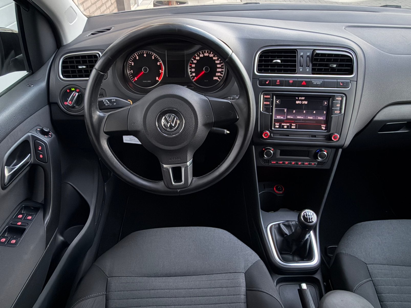 Verkocht. Volkswagen Polo 1.2 Nweketting/Clima/PDC/Stoelverw, Auto's, Voorwielaandrijving, Zwart, 1198 cc, Bedrijf