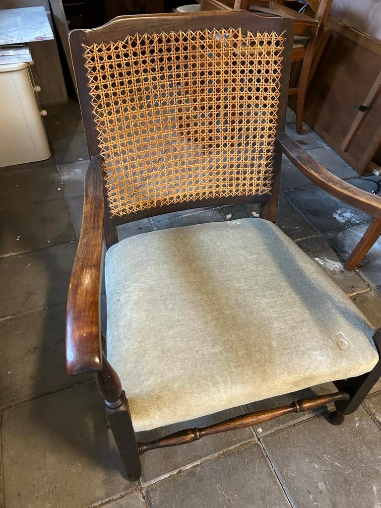 Oude stoel met rotan en kussenvering - Opknapper, Ophalen