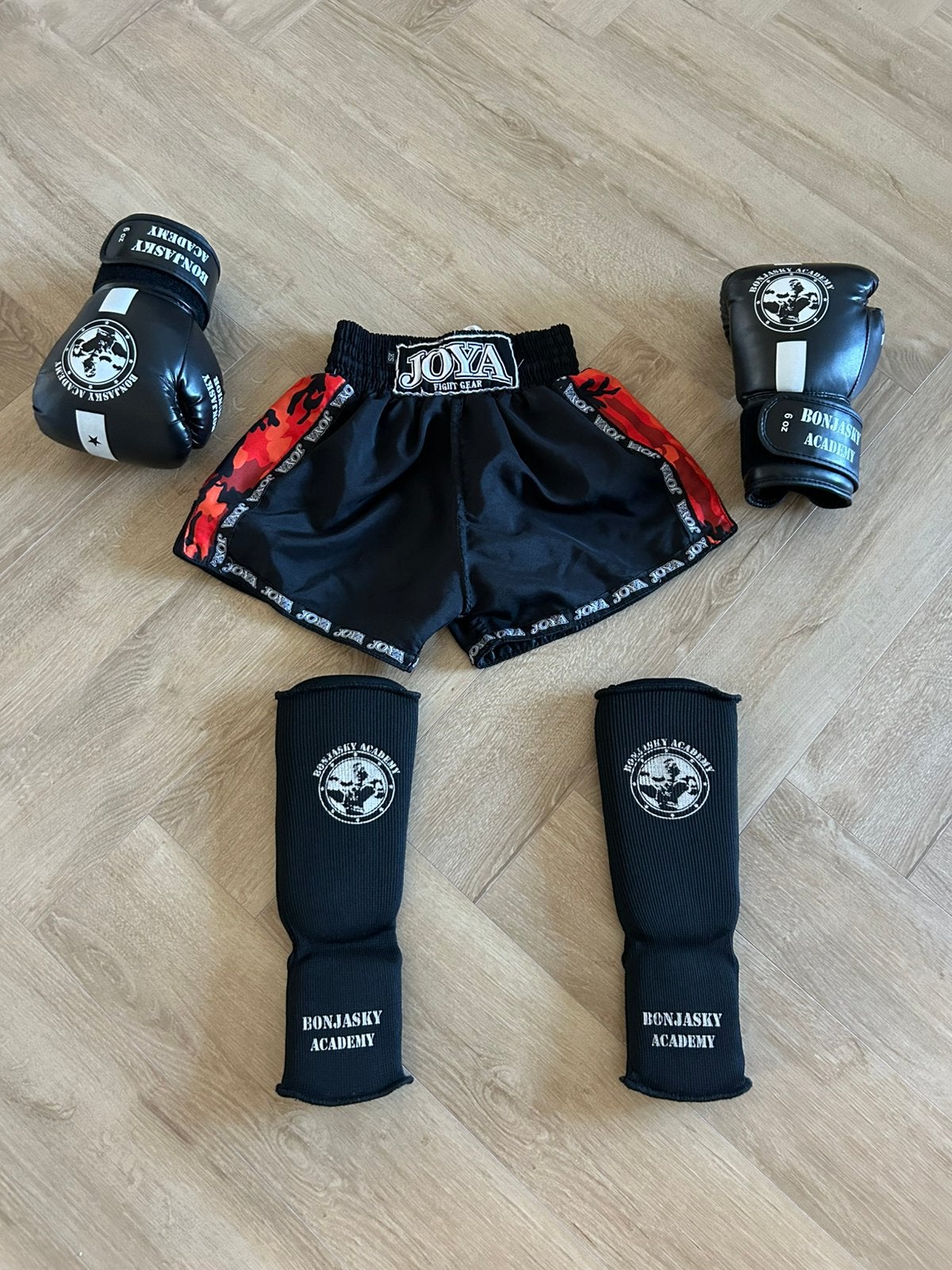 Nette kids Kickboks kleding bescherming set Joya en Bonjasky, Ophalen of Verzenden, Gebruikt, Boksbeschermers